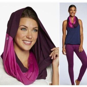 Fabletics Infinity Scarf in Dark Plum/Mulberry